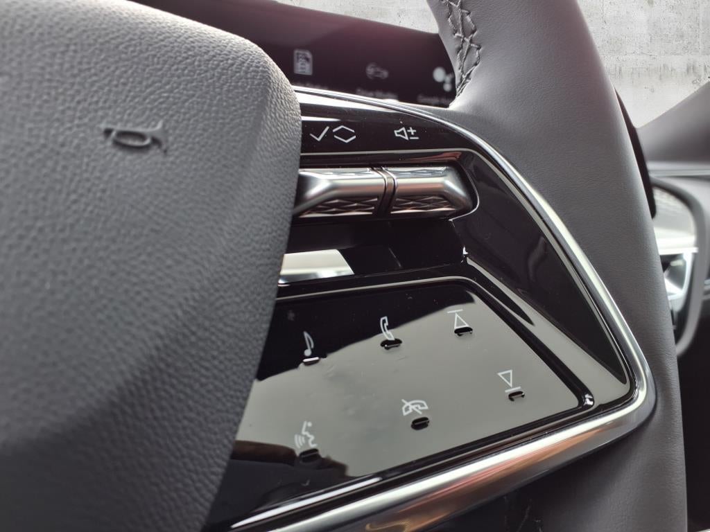 2025 Cadillac LYRIQ Luxury 1