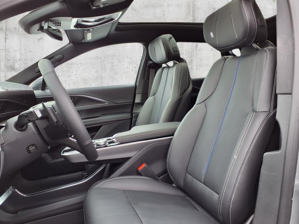 2025 Cadillac LYRIQ Luxury 1