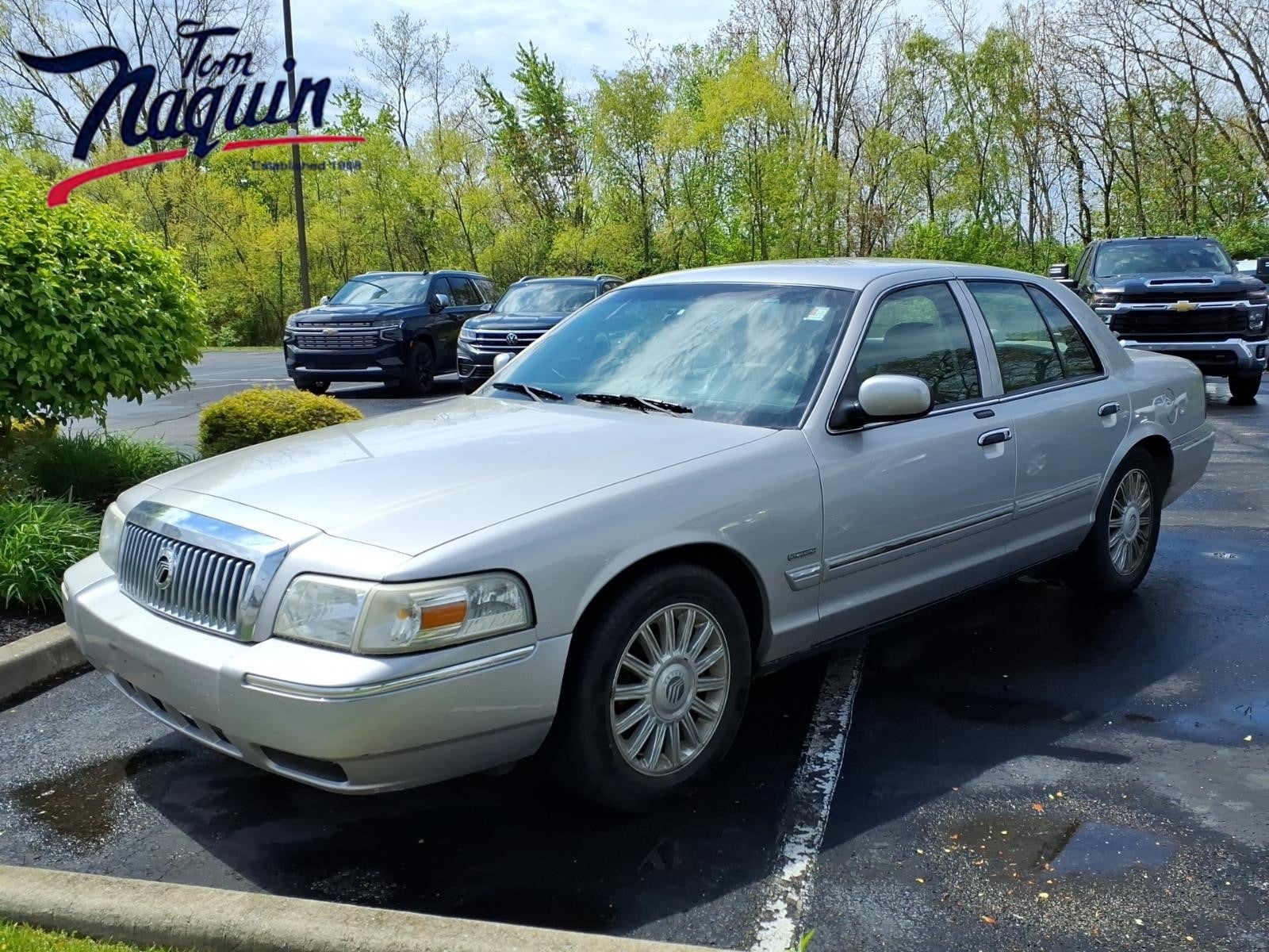 2010 Mercury Grand Marquis LS's photo