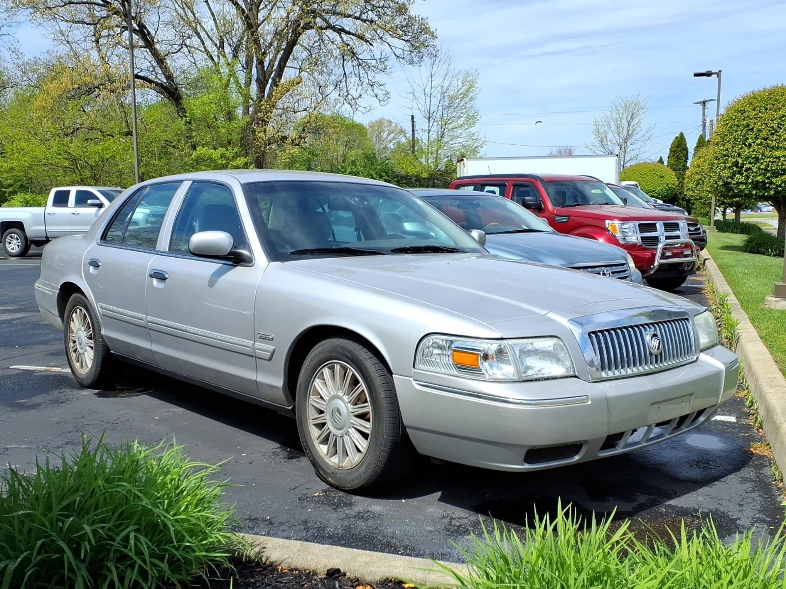 Used 2010 Mercury Grand Marquis LS with VIN 2MEBM7FV8AX624347 for sale in Elkhart, IN