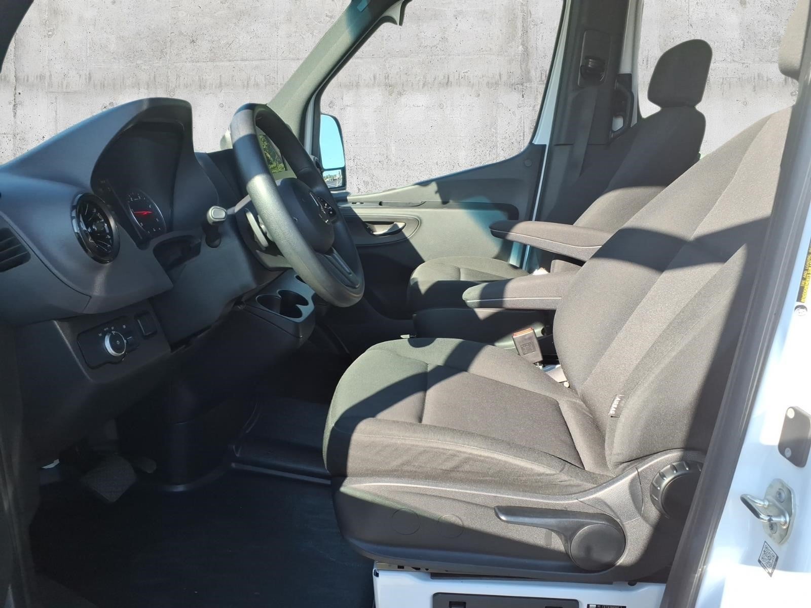 2024 Mercedes-Benz Sprinter Passenger Van 2500 STANDARD ROO